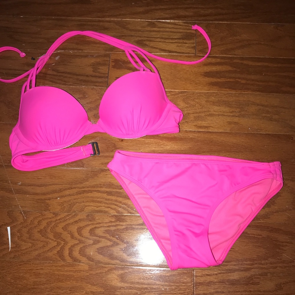Hollister swim